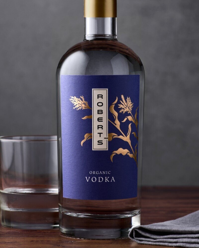 Roberts_Organic_Vodka_Packaging_Design_Logo_Primary